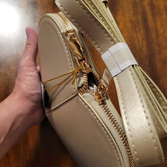 NWT Bebe Heart Purse in Gold - Picture 5 of 6